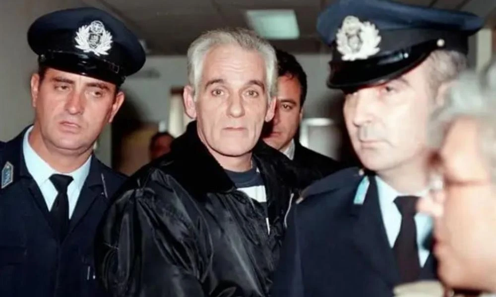 Βαγγέλης Ρωχάμης: Το «ύστατο χαίρε» στον Έλληνα "Πεταλούδα" (Βίντεο)